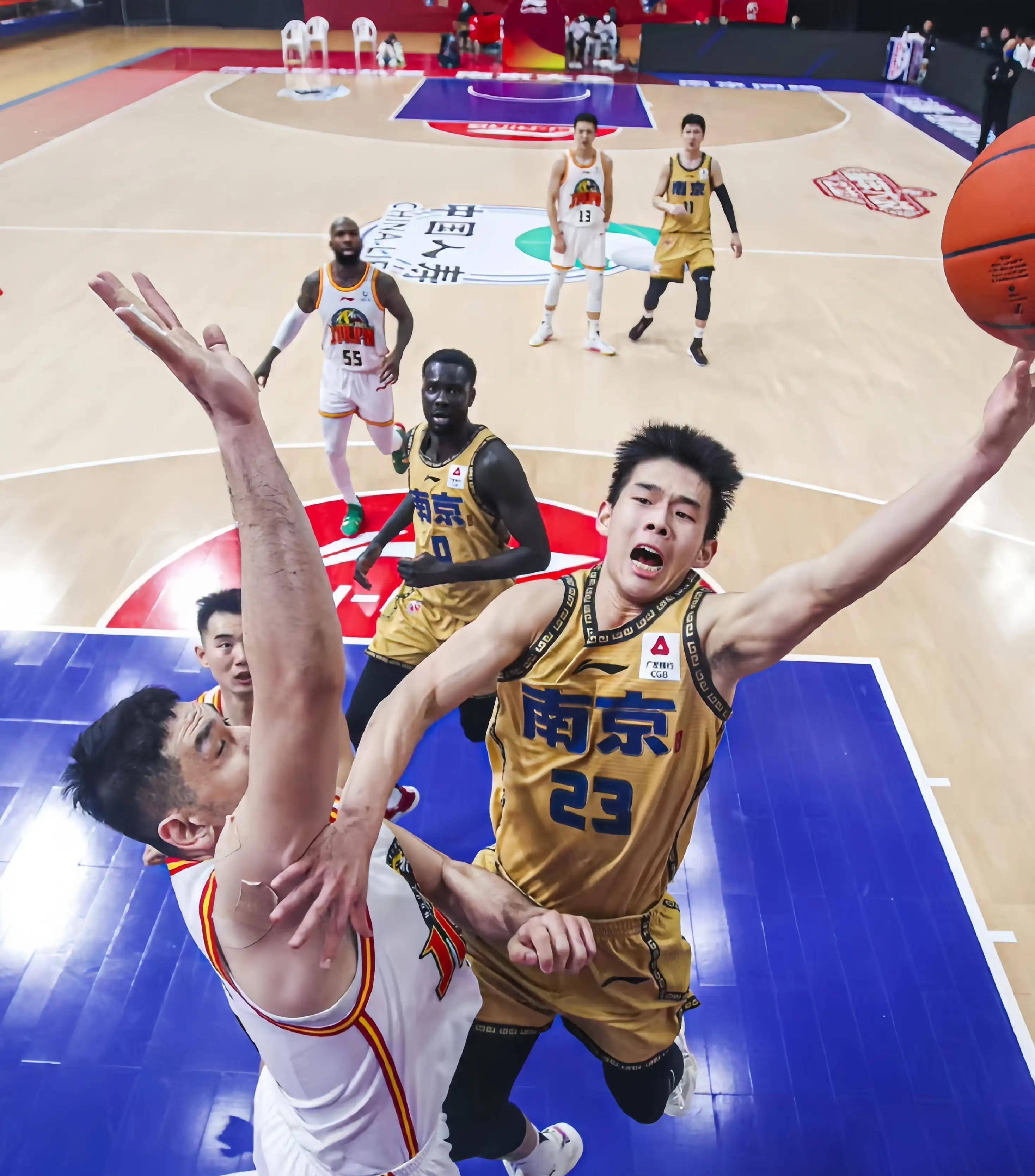 包含广东队积极备战，力争夺取连胜的词条