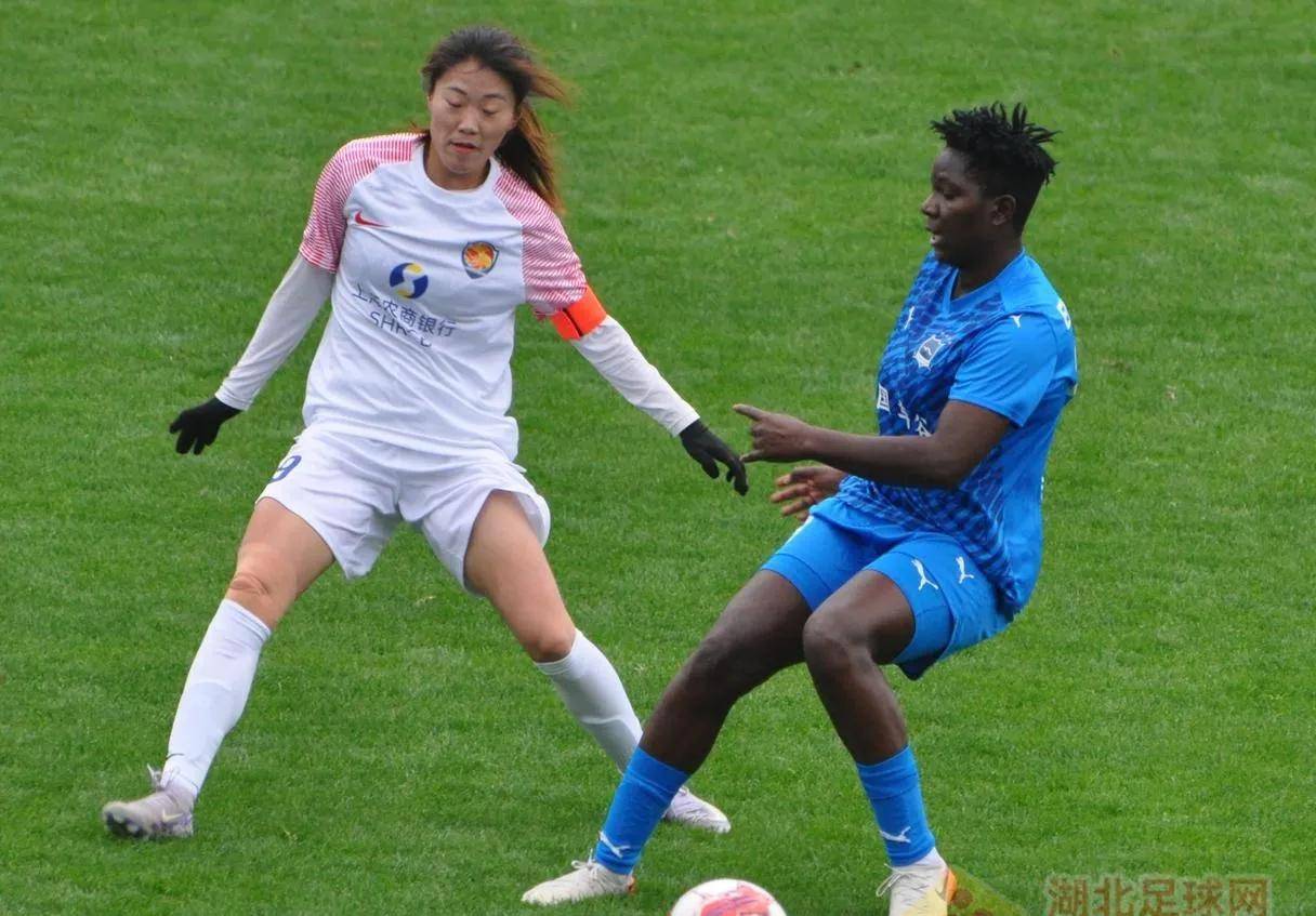 DB gaming-包含意气风发：女足比赛球员奋发向前的词条