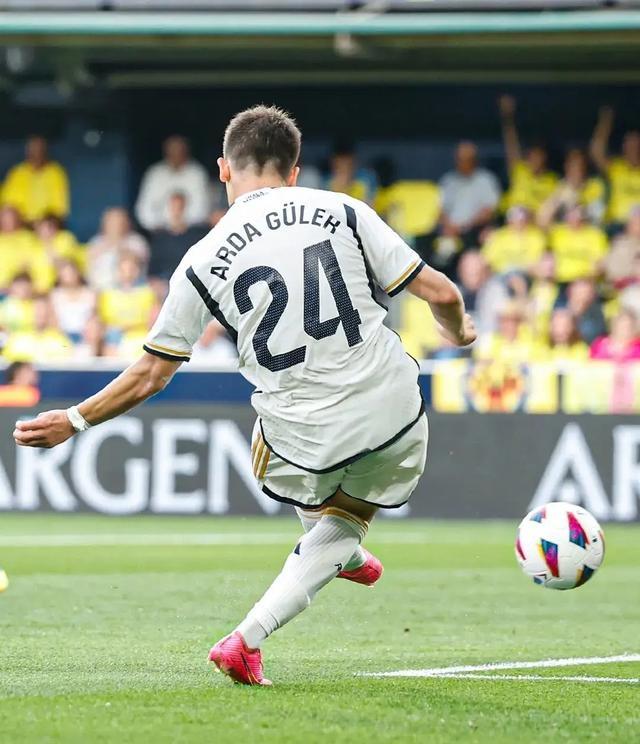 里昂球星阿瑙奇引起多家豪门争相求购