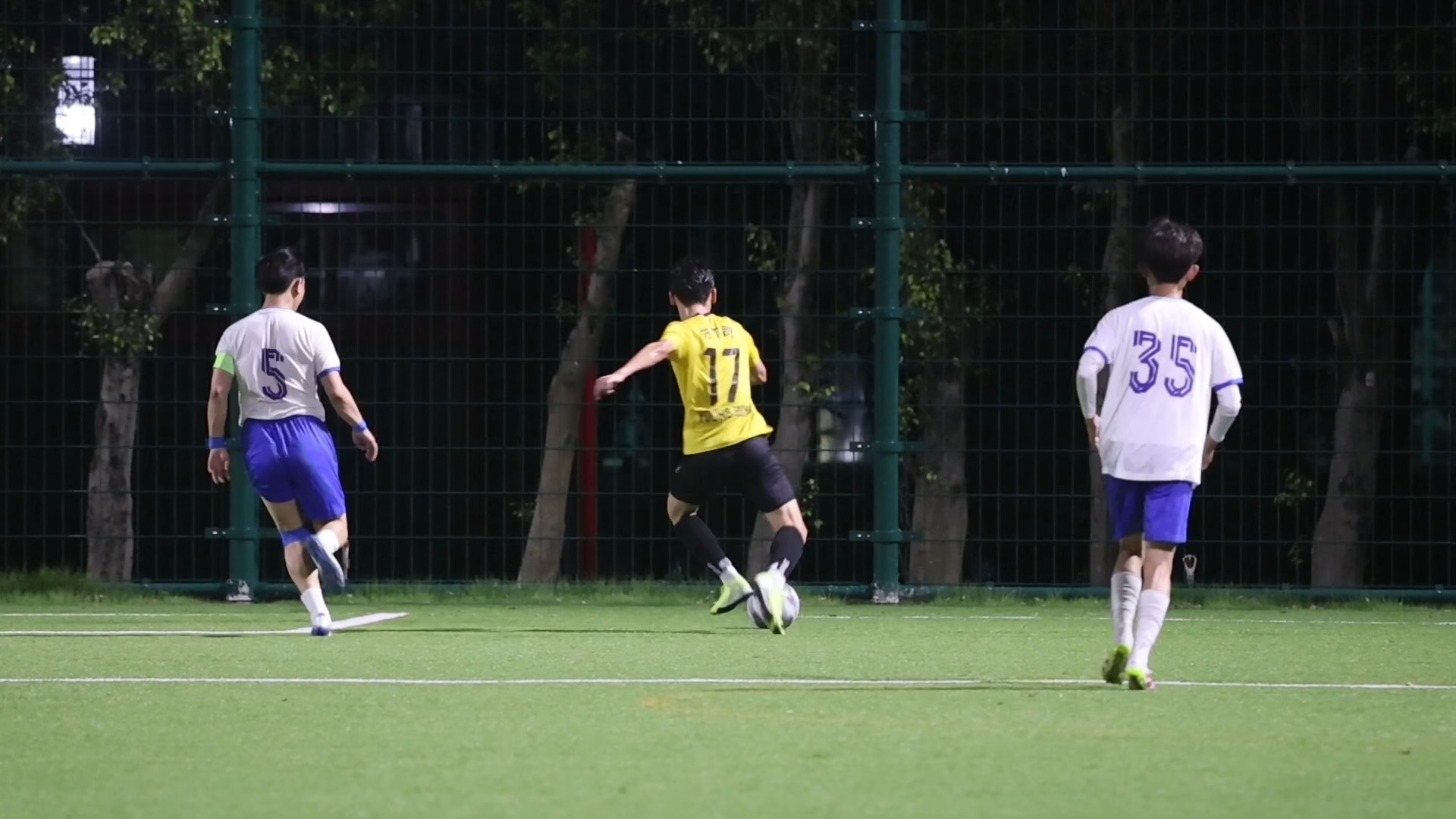 足球比赛中的精彩瞬间尽在眼前