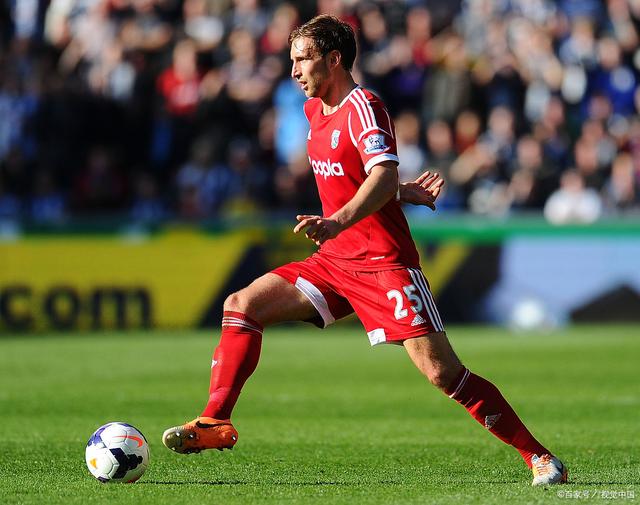 里昂队在法甲比赛中取得三分