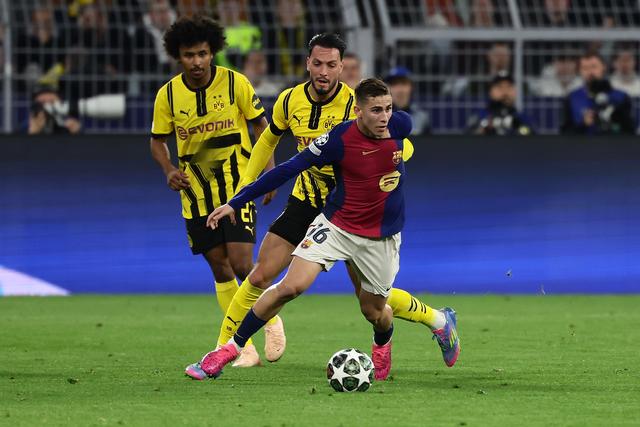 包含巴塞罗那豪取三分，轻松晋级的词条