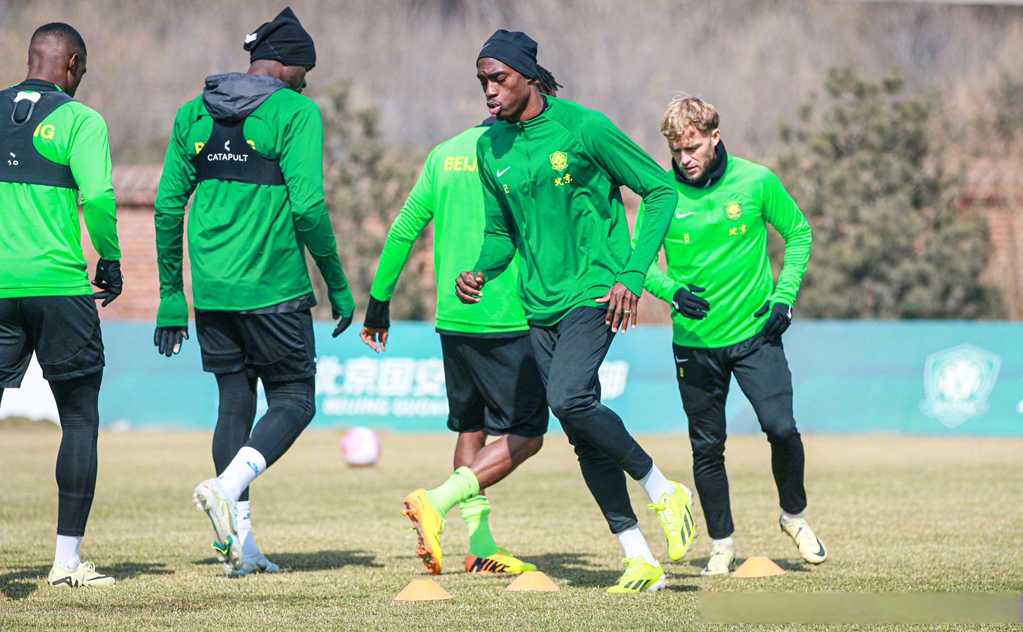 球队团结合作，士气高涨攻防全力备战