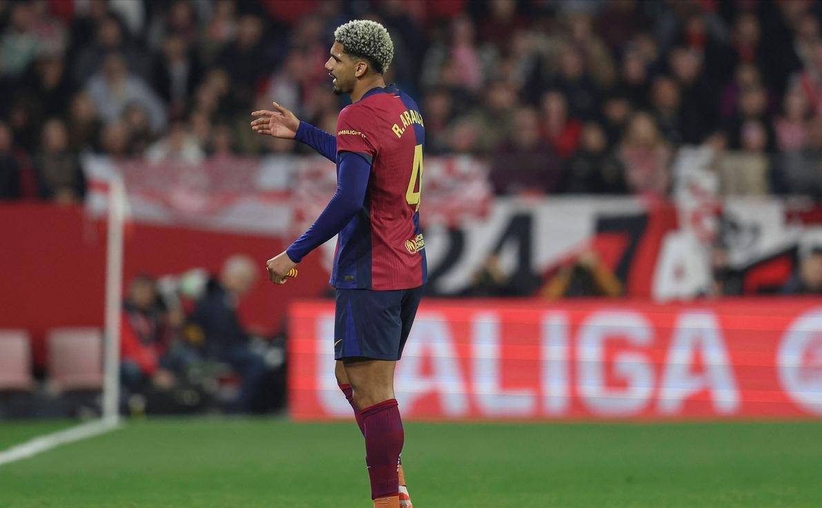 DB游戏-巴塞罗那足球队的后卫球员宣布退役