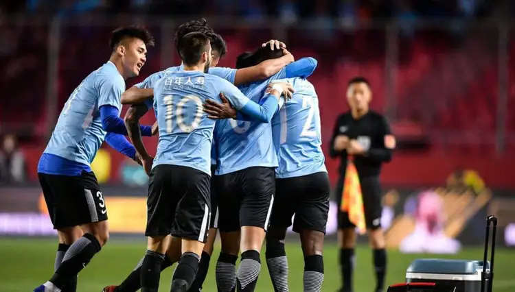 大连一方惨败国安，遭遇主场尴尬