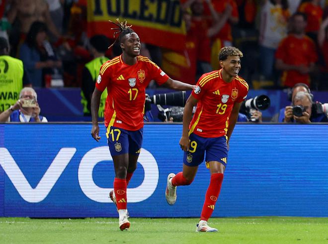 西班牙队在友谊赛中与荷兰队战平