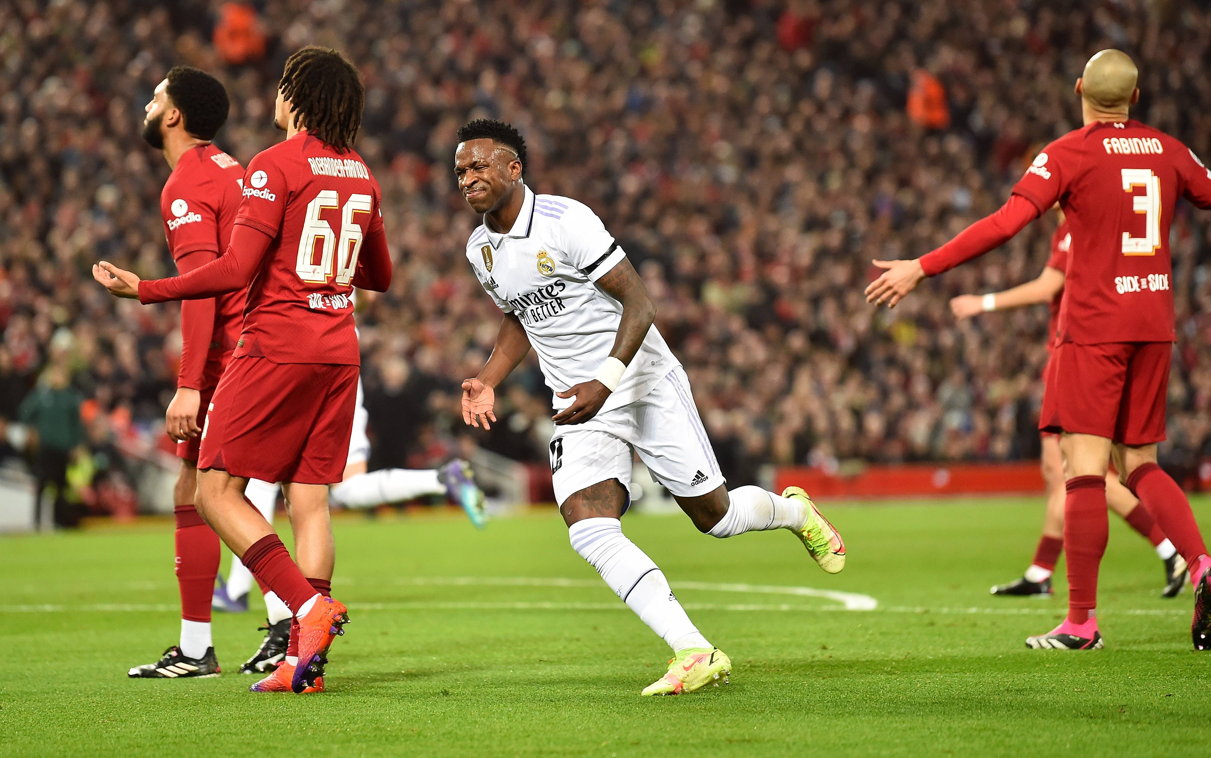 利物浦迎战拜仁，谁能在赛场上占据优势？