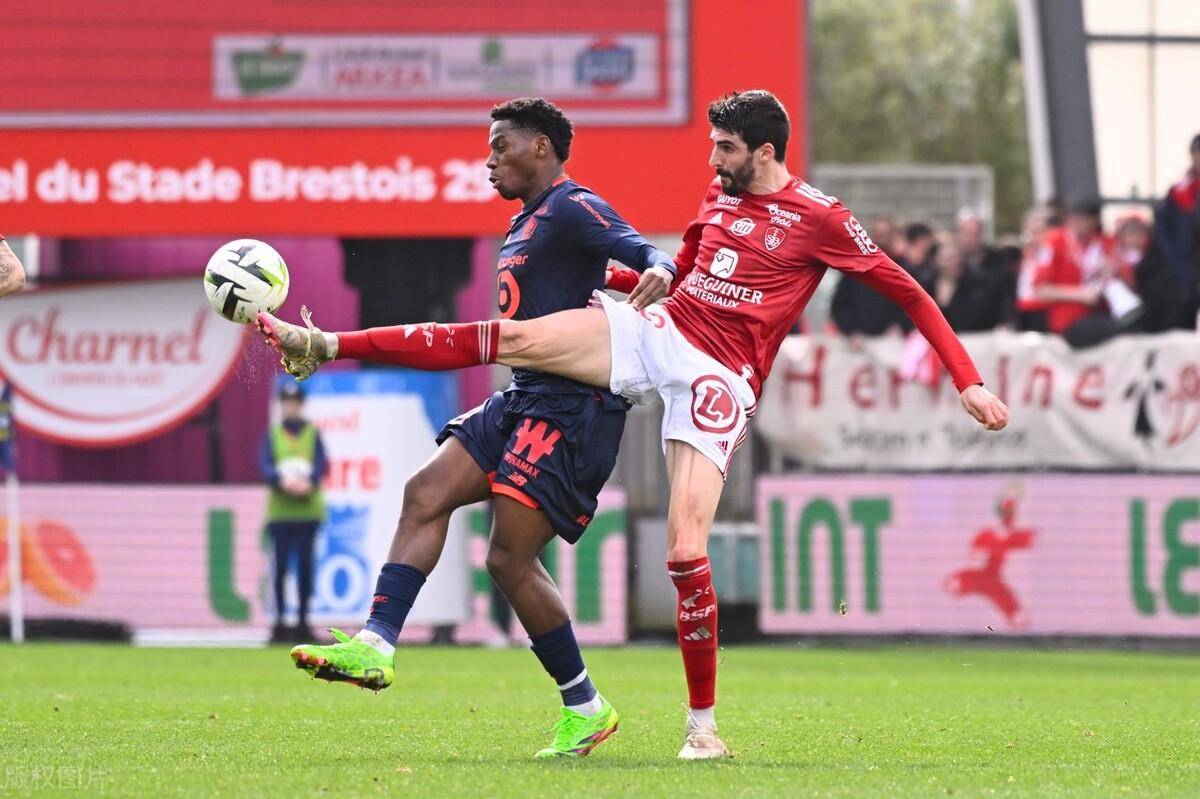 -包含里尔击败瓦朗谢纳，保持连胜的词条