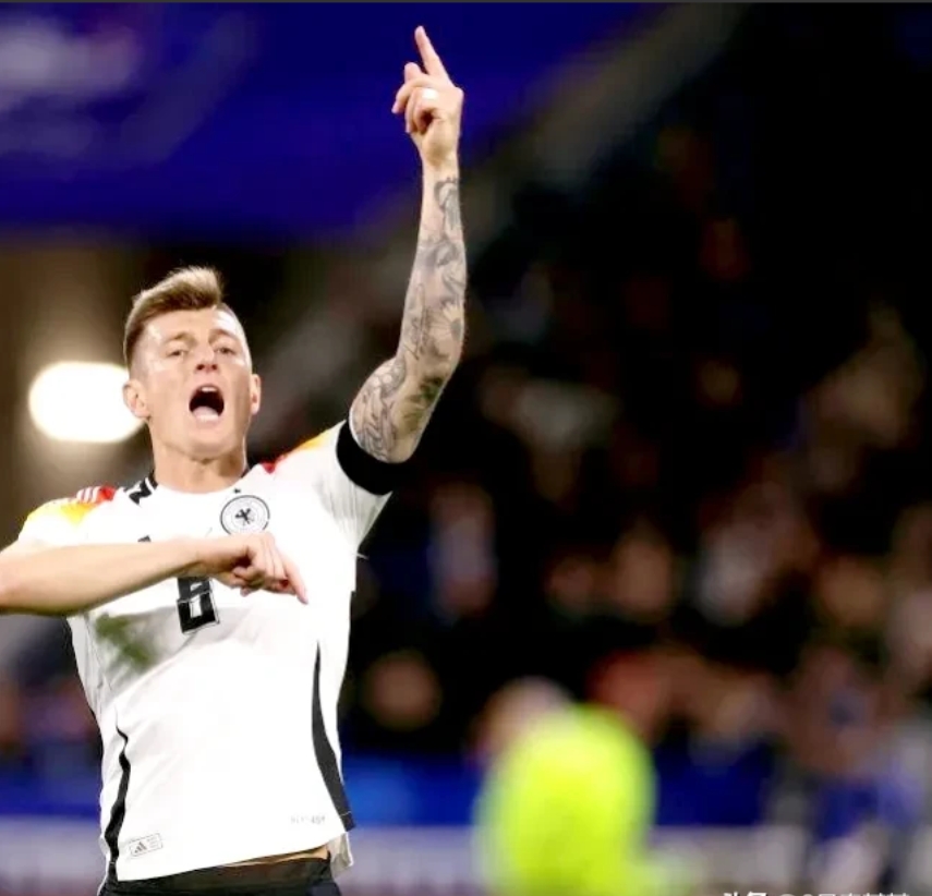 意大利队后防失误导致丢球被逼平的简单介绍