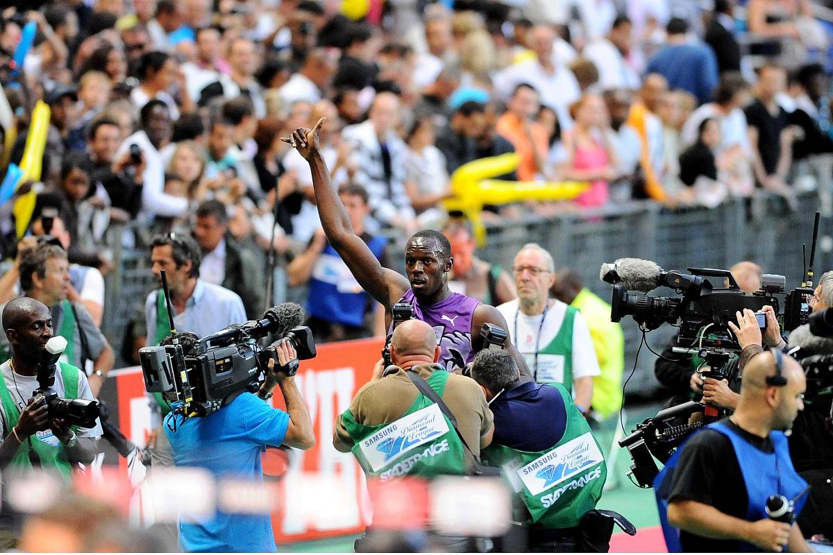 DB彩票平台-足球赛场上发生的惊心动魄一幕