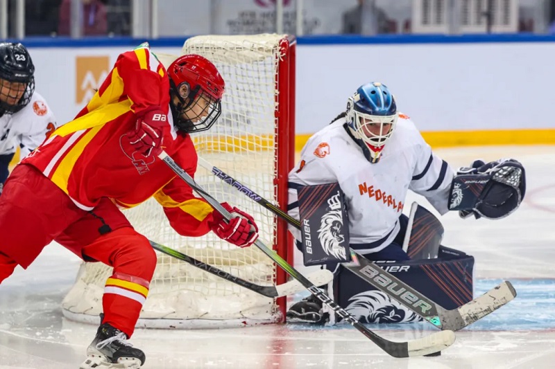 瑞典选手表现亮眼获得冰球比赛第三