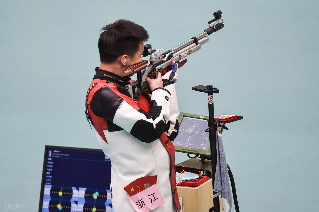 DB彩票平台-射击选手火力全开，勇夺头筹