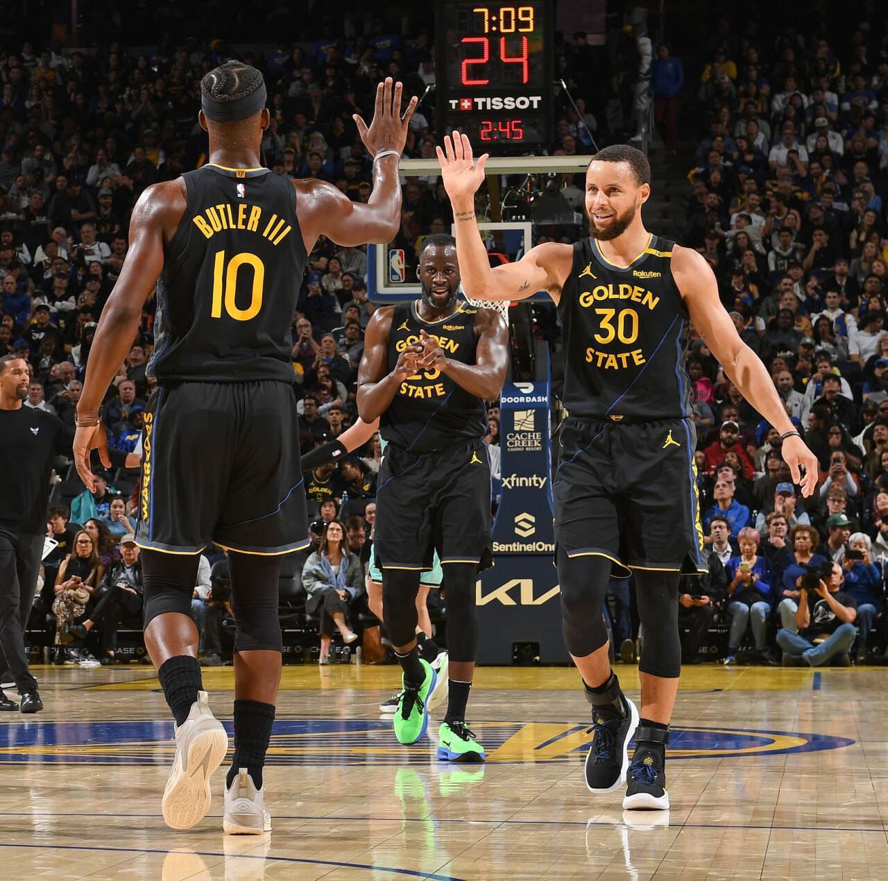 -勇士负掘金，库里30分11助攻