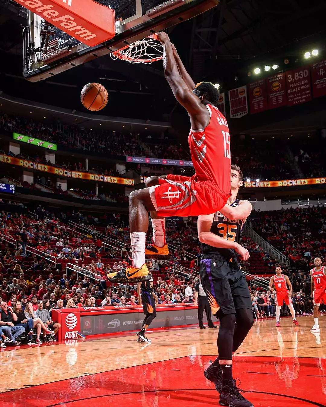 火箭赛季首败，绿军后卫沃克拿下23分