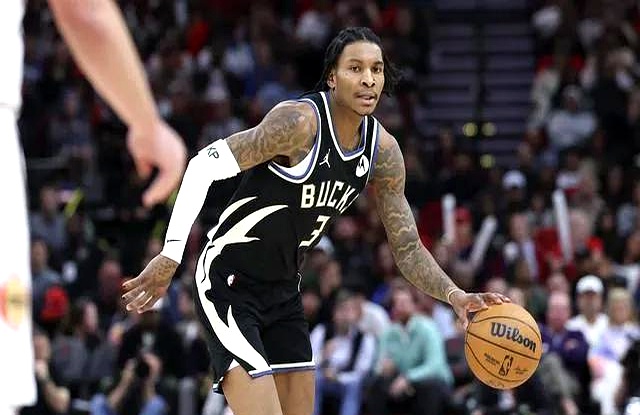 DB game-76人客场击败雄鹿，保持领先