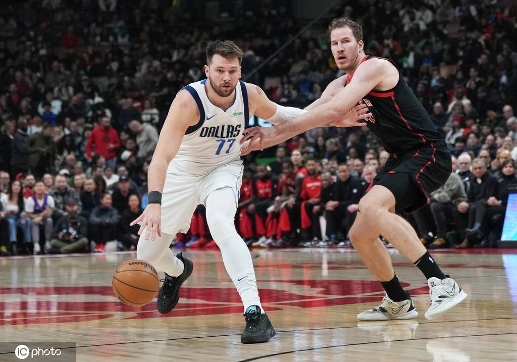 独行侠击败雷霆，东契奇砍下20+10+10