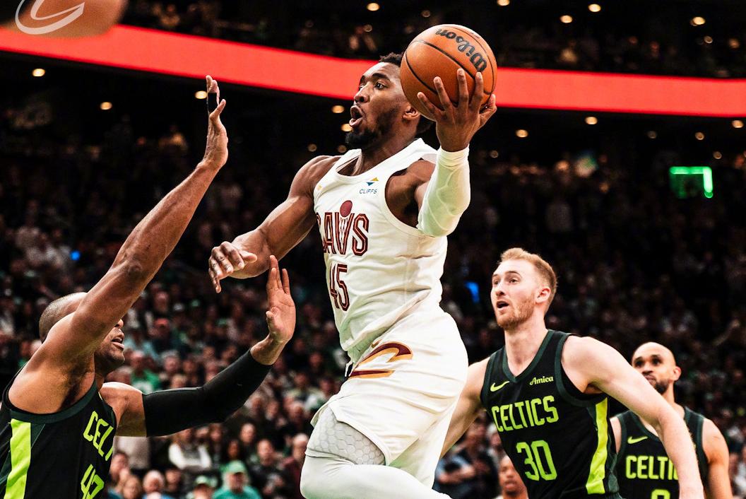 凯尔特人队核心戴维斯全面复出，球队士气高涨备战关键战役